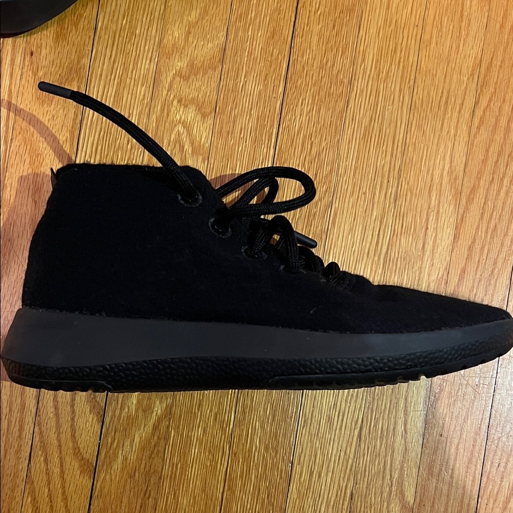 Women’s black Allbirds mizzle high top NEW